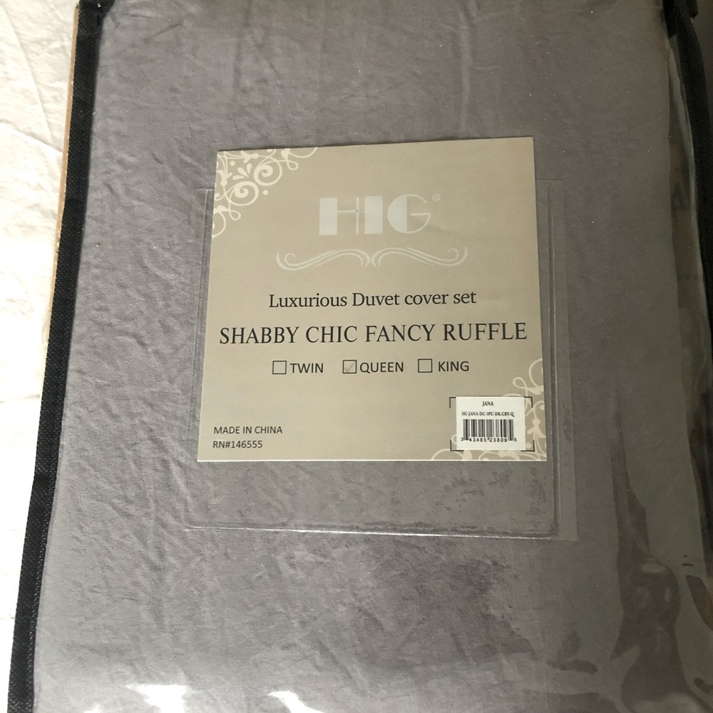 BNWT Queen Grey Ruffle Duvet Cover Set + 2 Pillow Shams FINAL PRICE! ✨